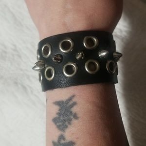 Spikes bracelet